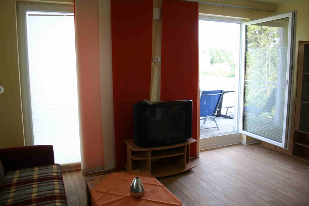 Uebernachtung Bei Michael - Ferienwohnung Rostock Luaran gambar