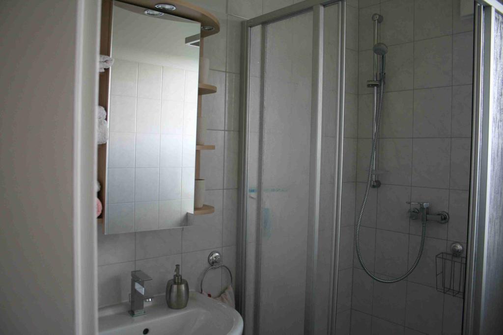 Uebernachtung Bei Michael - Ferienwohnung Rostock Luaran gambar